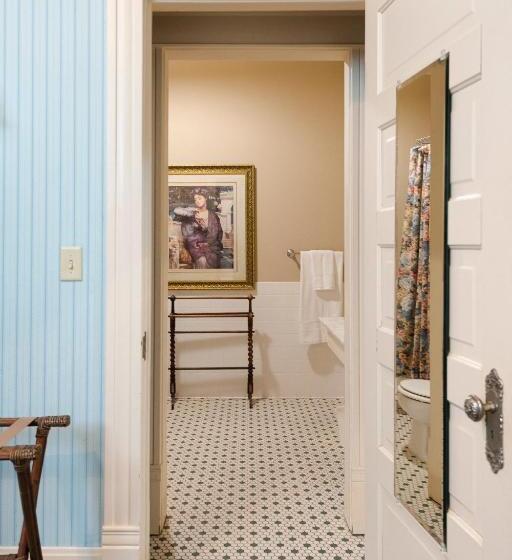 غرفة قياسية سرير كينج, Captain Henderson House