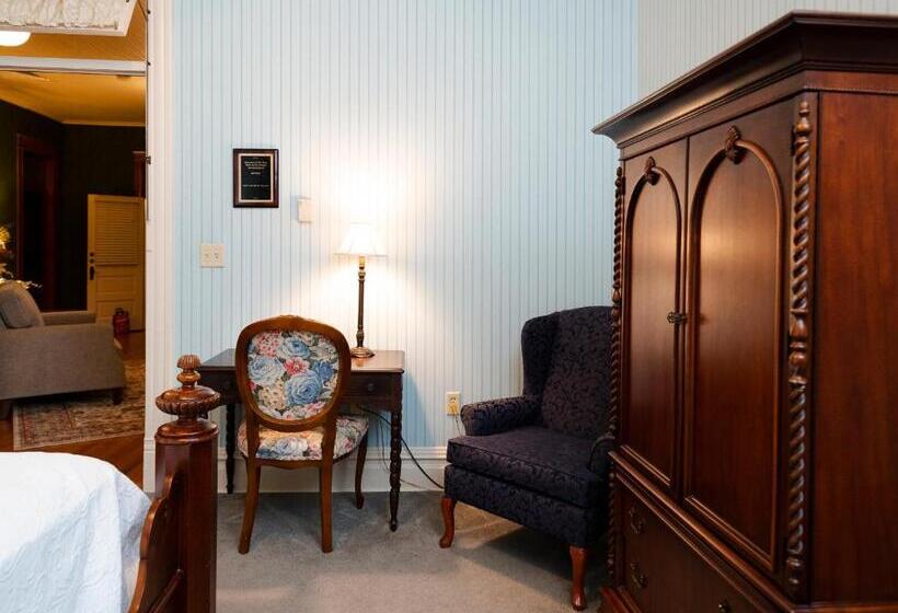 غرفة قياسية سرير كينج, Captain Henderson House