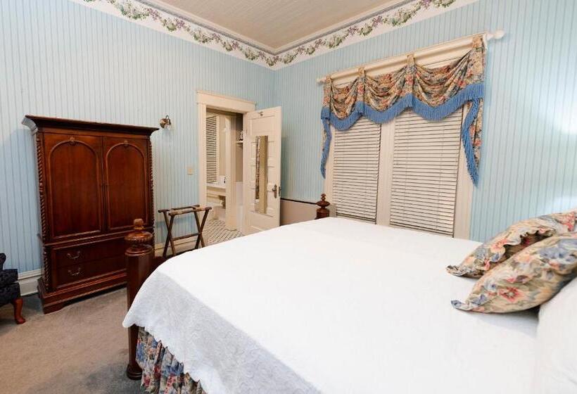 غرفة قياسية سرير كينج, Captain Henderson House