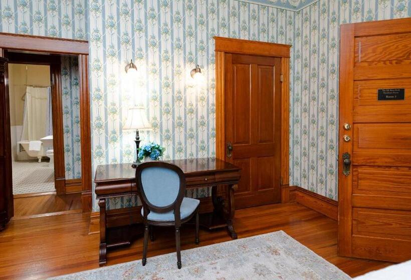 غرفة قياسية سرير كينج, Captain Henderson House