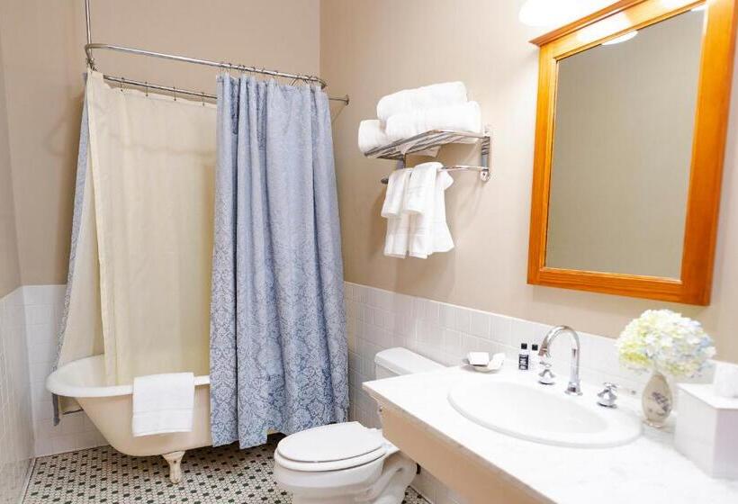 غرفة قياسية سرير كينج, Captain Henderson House