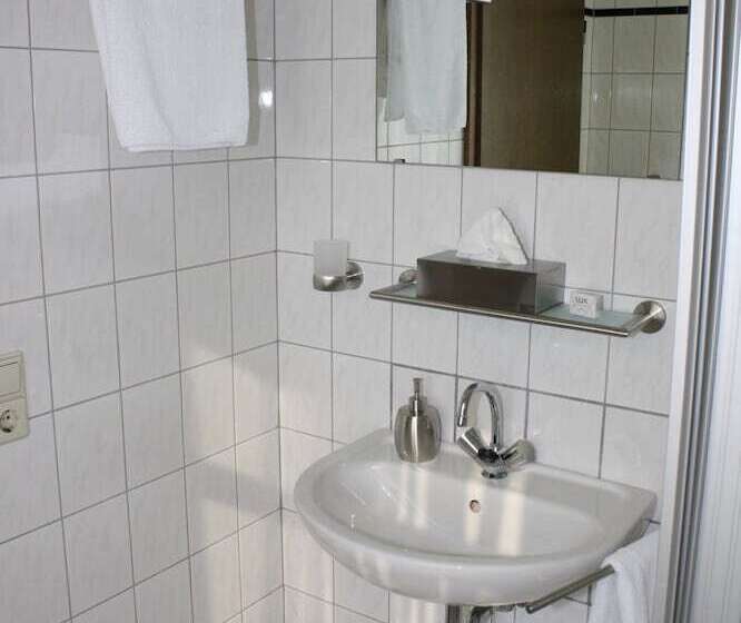 스탠다드 트리플 룸, 4 Hufen