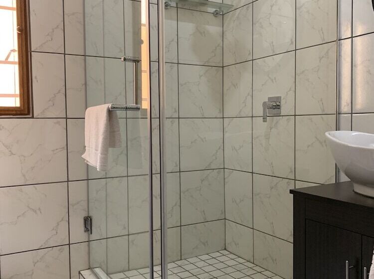 스탠다드 룸, Casta Diva