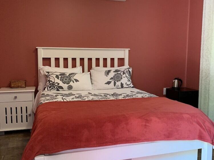 이코노미 룸, Casta Diva