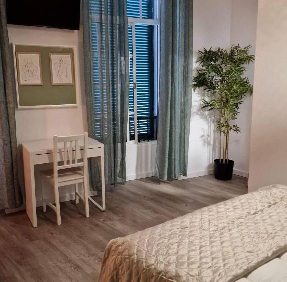 غرفة ديلوكس مطلّة علي البحر مزوَّدة بشُرفة, Hospedaria Pôr Do Sol