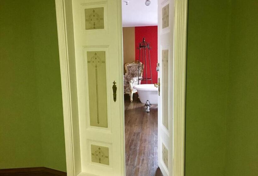 스탠다드 룸, Marchen