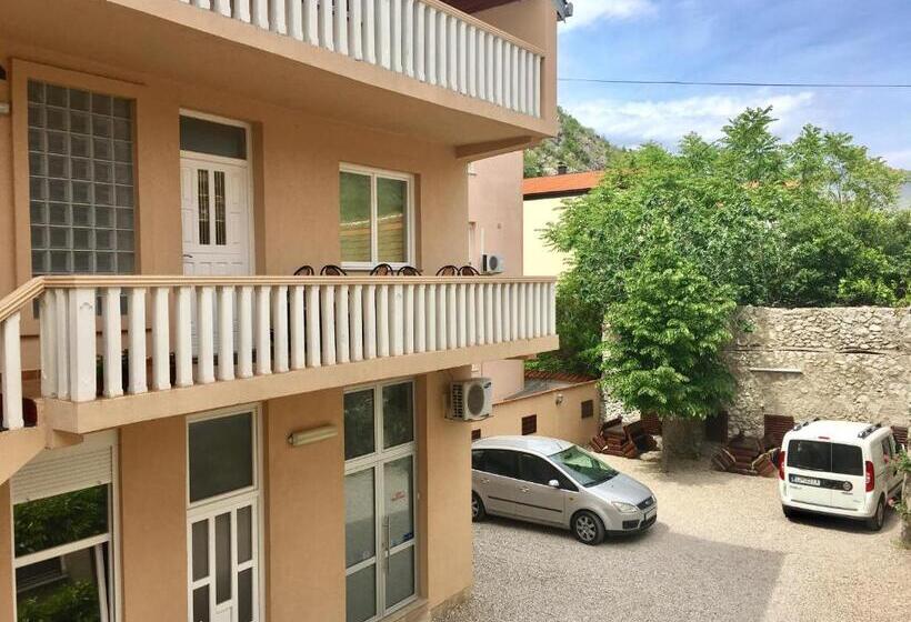 استودیوی لوکس, Villa Anja