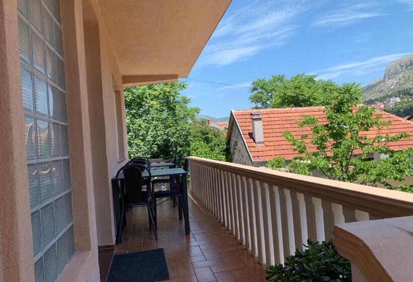 استودیوی لوکس, Villa Anja