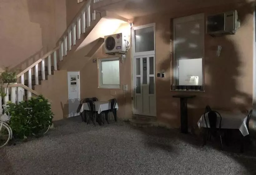 استودیو خانوادگی, Villa Anja