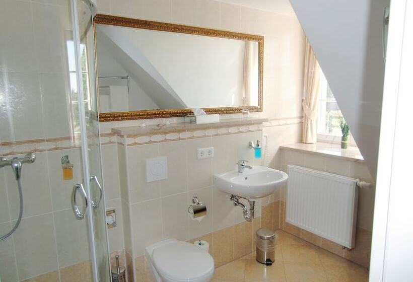 标准单人间, Schloss Grochwitz