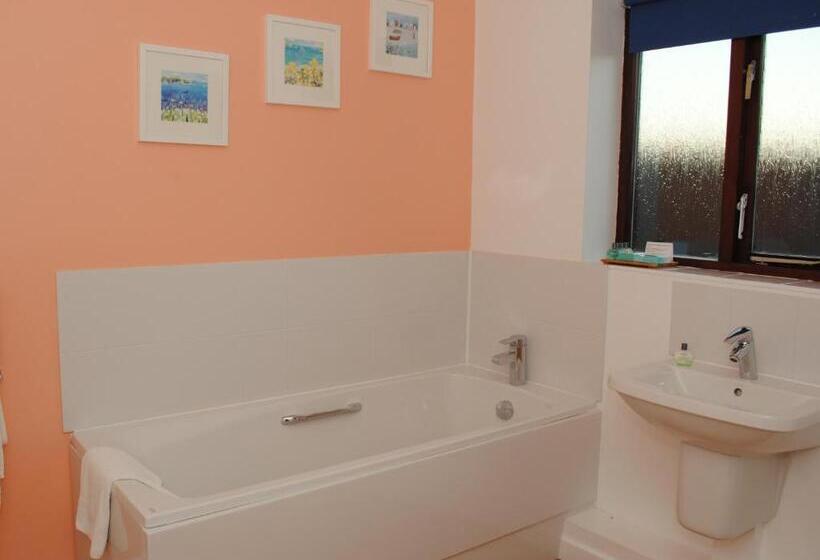 جناح عائلي, Marsham Arms Inn