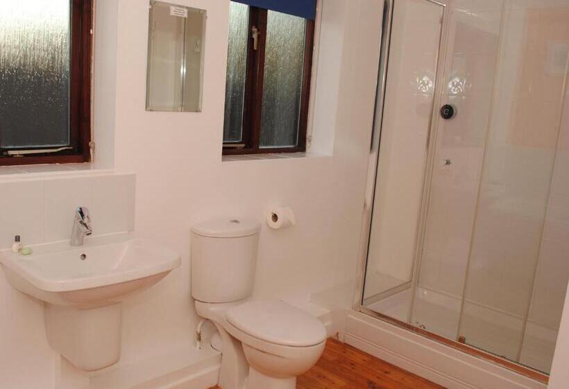 جناح عائلي, Marsham Arms Inn