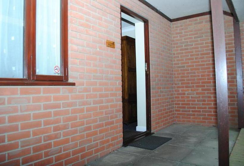 جناح إدارى, Marsham Arms Inn