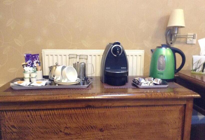 جناح ديلوكس, Marsham Arms Inn