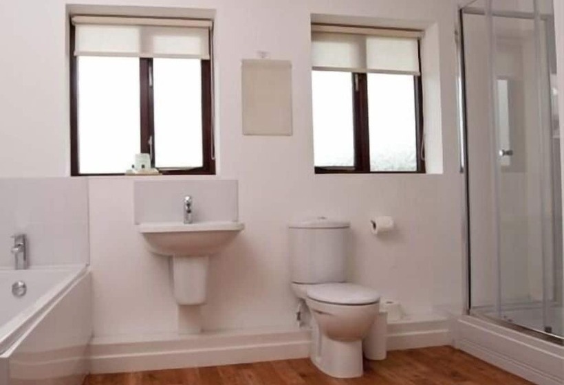 جناح عائلي, Marsham Arms Inn