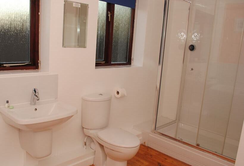 جناح عائلي, Marsham Arms Inn