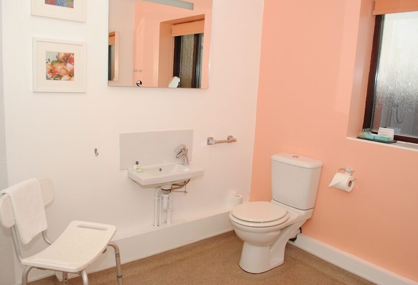 جناح إدارى, Marsham Arms Inn