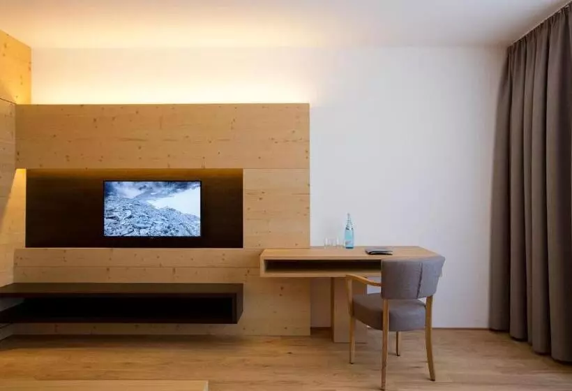 Superior-huone Parveke, Walserstube