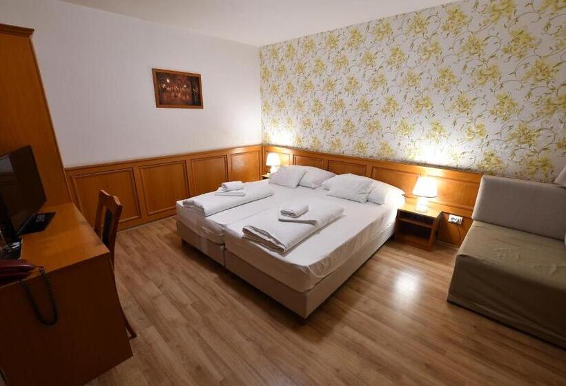 Standard Trippelrum, Szinbád