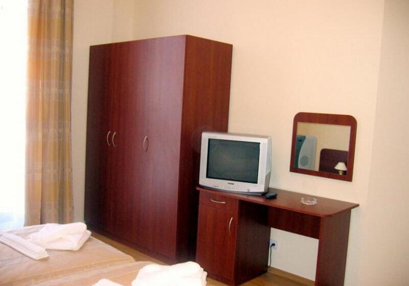 דירת חדר, Persey Flora Apartments