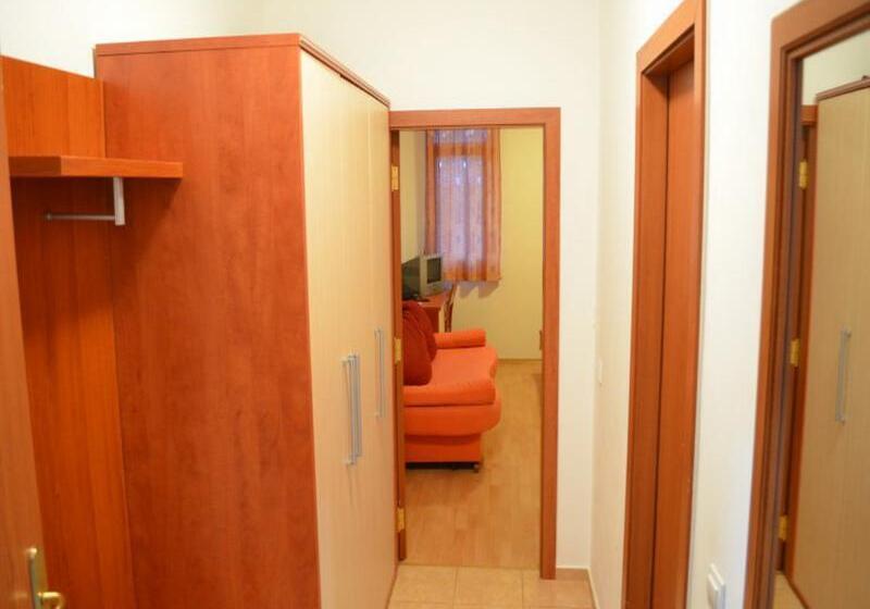 דירת חדר, Persey Flora Apartments