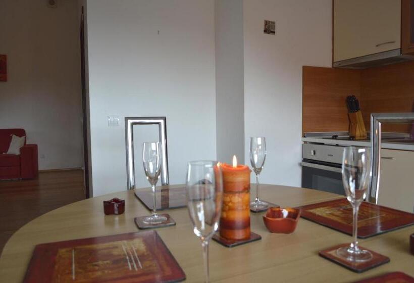 דירת חדר, Persey Flora Apartments