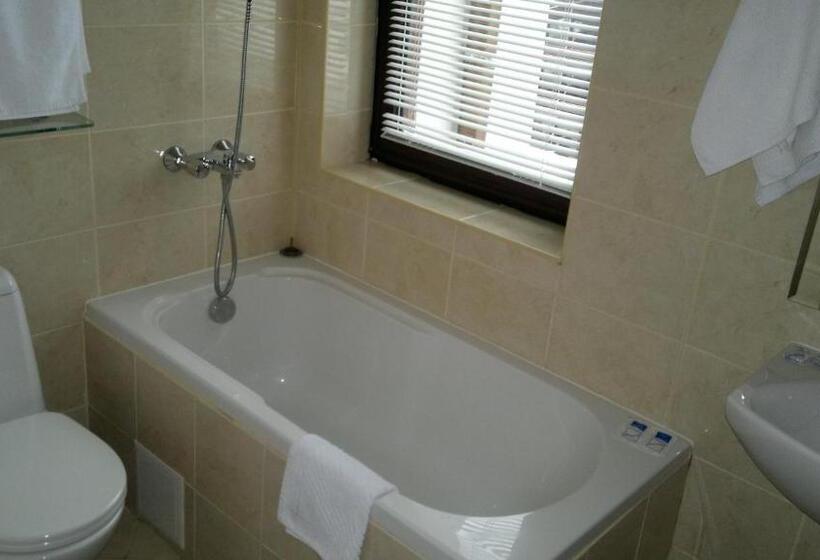 דירת חדר, Persey Flora Apartments