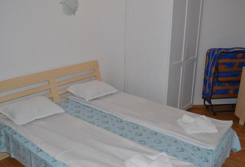 דירת חדר, Persey Flora Apartments