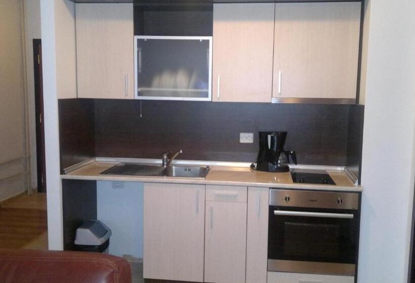 דירת חדר, Persey Flora Apartments