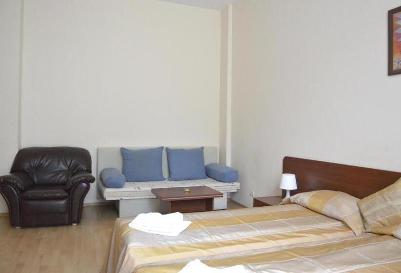 Семейное Студио, Persey Flora Apartments