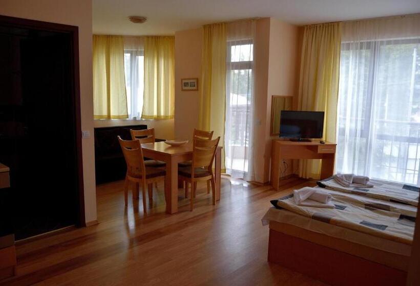 Семейное Студио, Persey Flora Apartments