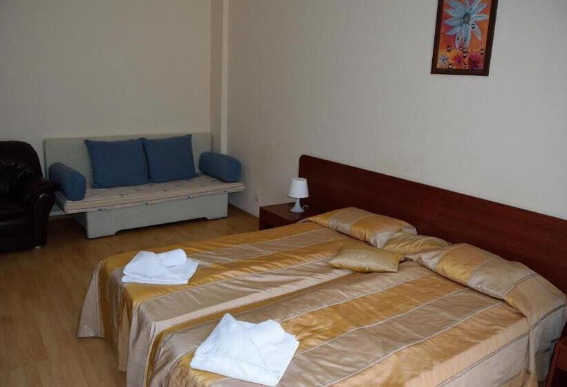Семейное Студио, Persey Flora Apartments