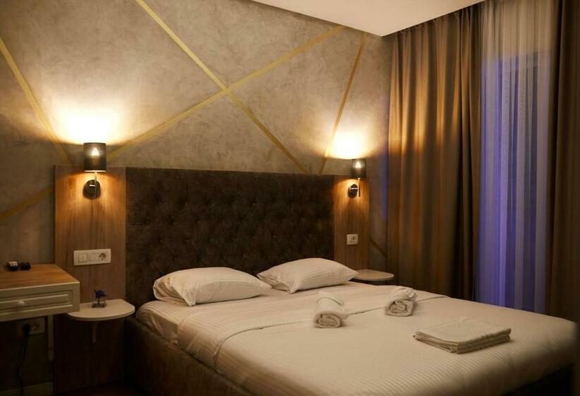 اتاق استاندارد سه نفره, Amico