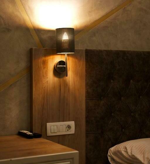 اتاق استاندارد سه نفره, Amico