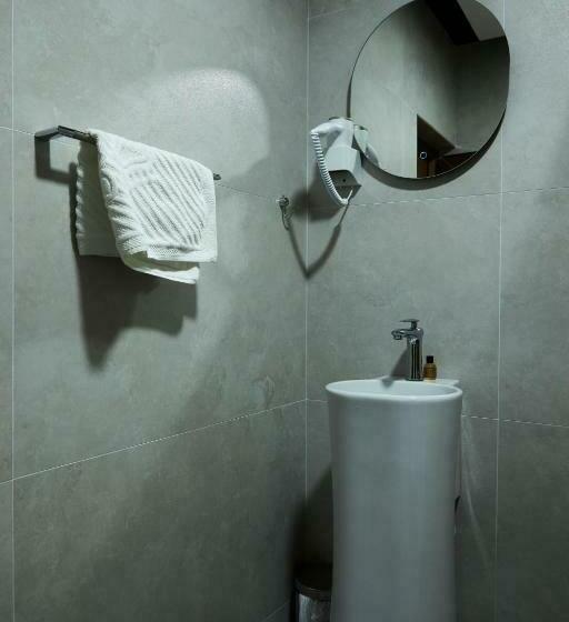 اتاق استاندارد سه نفره, Amico