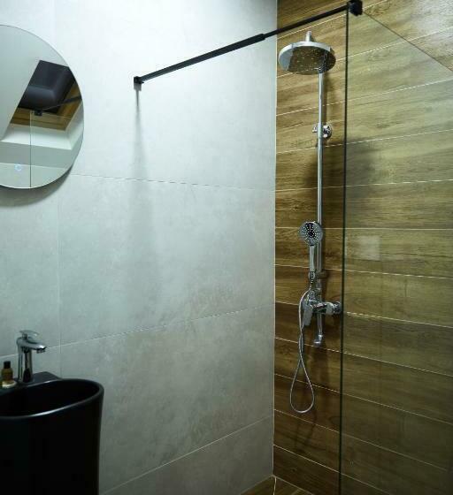 اتاق استاندارد سه نفره, Amico