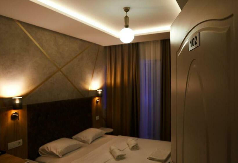 اتاق استاندارد سه نفره, Amico