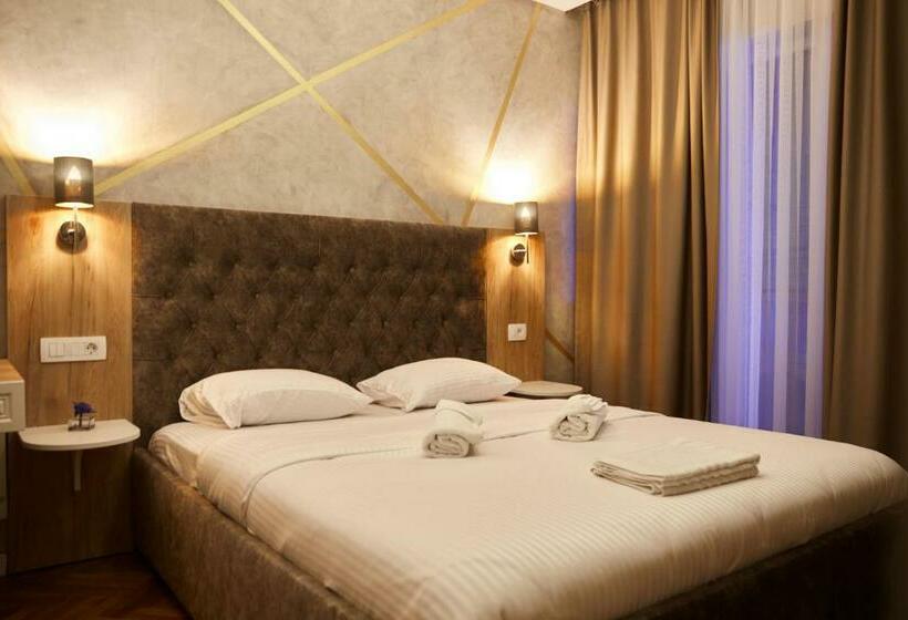 اتاق استاندارد سه نفره, Amico