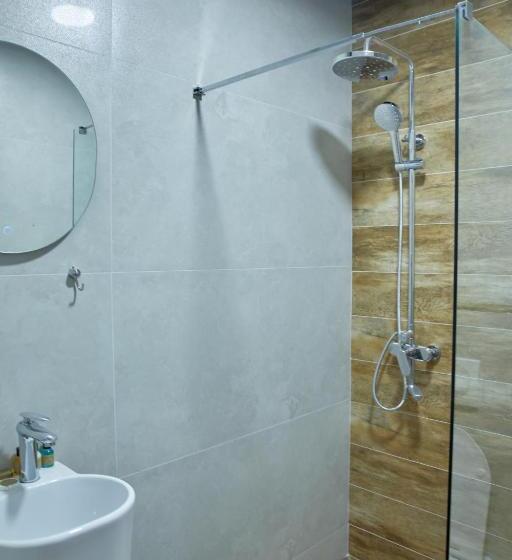 اتاق استاندارد سه تخته با بالکن, Amico