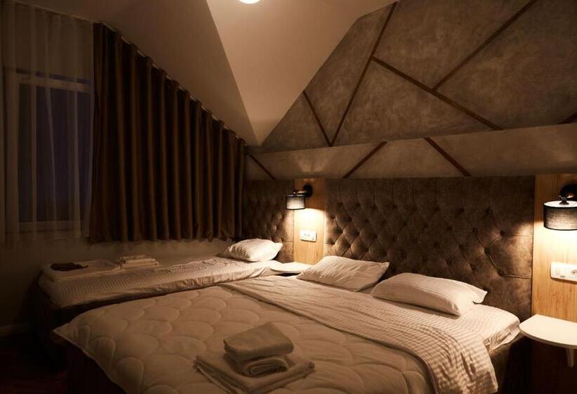 اتاق استاندارد سه نفره, Amico