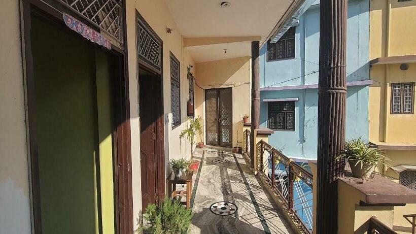 חדר משפחתי, Dostel Rishikesh