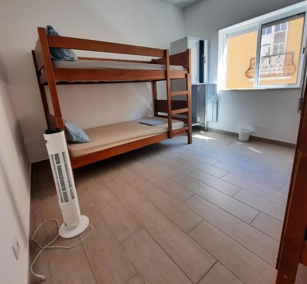 4인용 스탠다드 룸, Blue Sardine Hostel