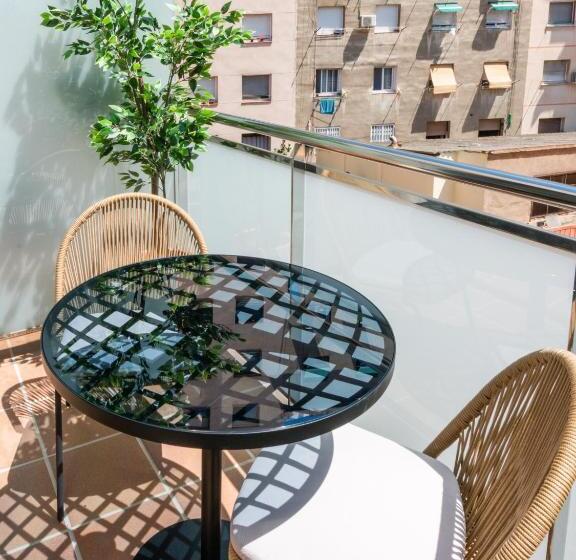 اتاق استاندارد با بالکن, Limehome Barcelona Carrer De Besalú 82