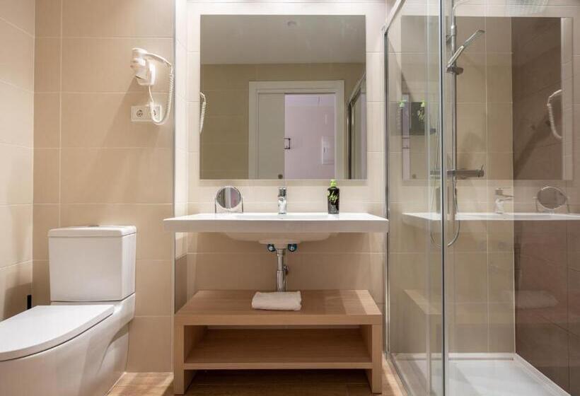 اتاق استاندارد با بالکن, Limehome Barcelona Carrer De Besalú 82