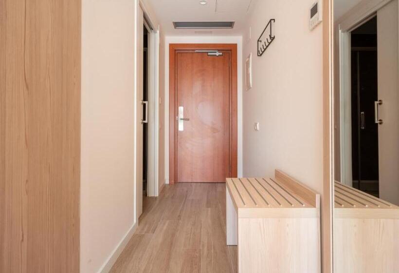 اتاق استاندارد با بالکن, Limehome Barcelona Carrer De Besalú 82