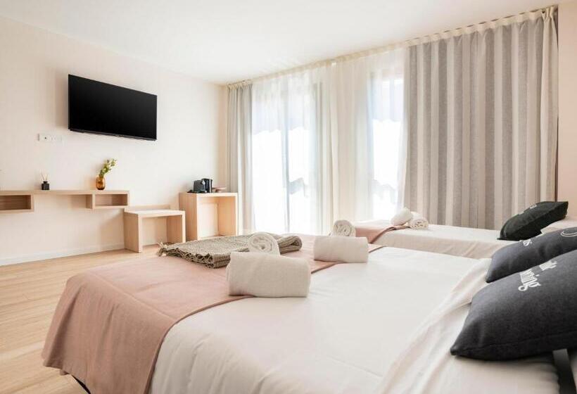 اتاق استاندارد سه تخته با بالکن, Limehome Barcelona Carrer De Besalú 82