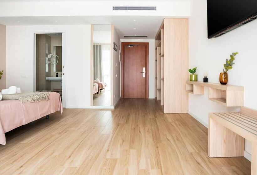 اتاق استاندارد سه تخته با بالکن, Limehome Barcelona Carrer De Besalú 82