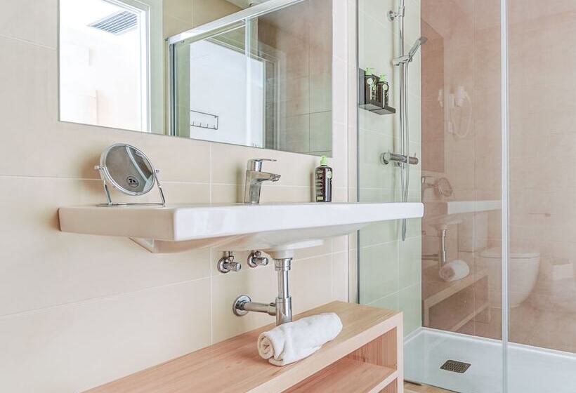 اتاق استاندارد با بالکن, Limehome Barcelona Carrer De Besalú 82