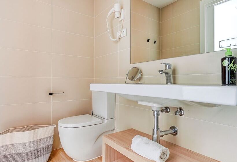 اتاق استاندارد با بالکن, Limehome Barcelona Carrer De Besalú 82