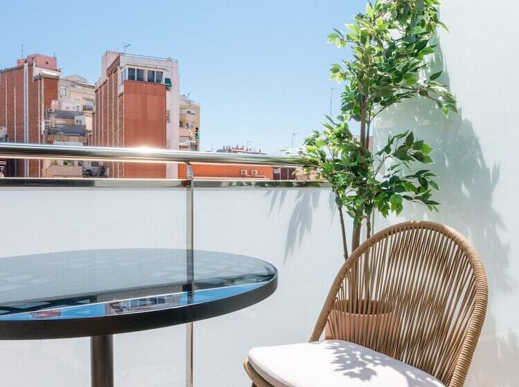 اتاق استاندارد با بالکن, Limehome Barcelona Carrer De Besalú 82